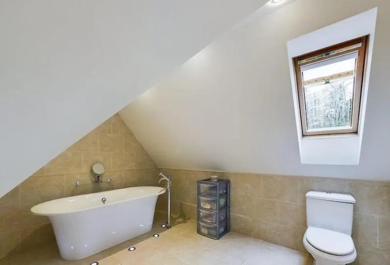 Serene Retreat - Hot Tub - Pool Table - Close To New Forest And Bournemouth Beach - Sleeps 12 Hurn Holiday home