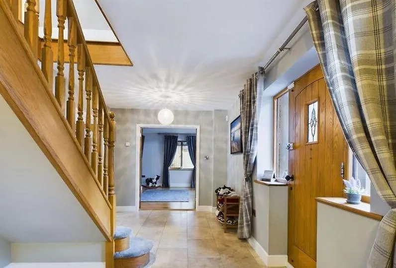 Serene Retreat - Hot Tub - Pool Table - Close To New Forest And Bournemouth Beach - Sleeps 12 Hurn Holiday home