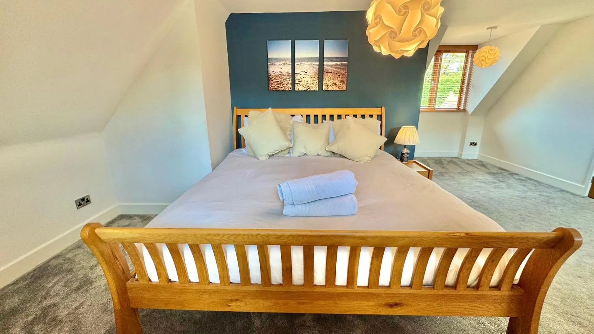 Serene Retreat - Hot Tub - Pool Table - Close To New Forest And Bournemouth Beach - Sleeps 12 Hurn United Kingdom