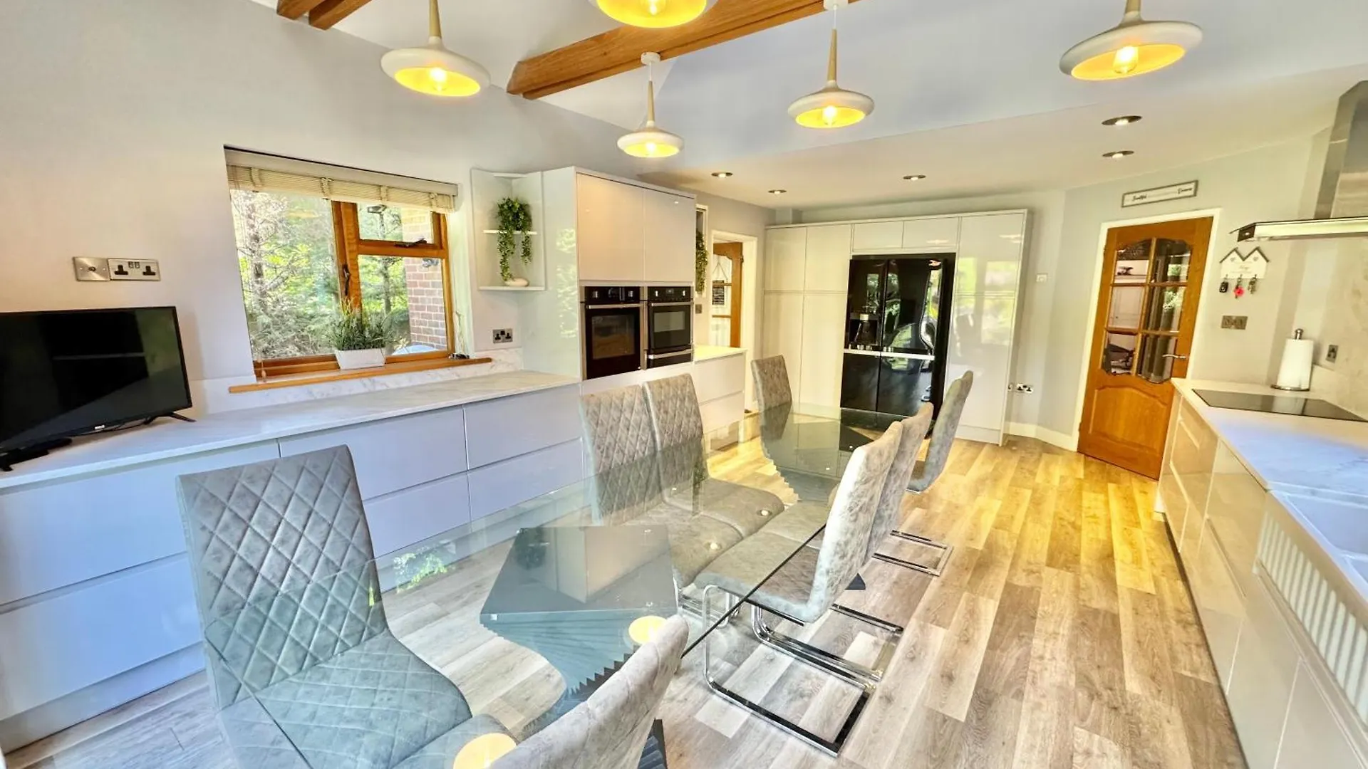 Holiday home Serene Retreat - Hot Tub - Pool Table - Close To New Forest And Bournemouth Beach - Sleeps 12 Hurn United Kingdom