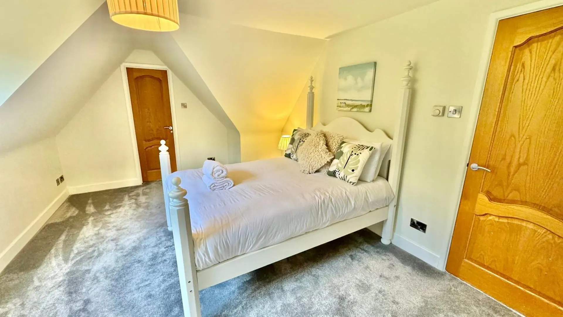 Serene Retreat - Hot Tub - Pool Table - Close To New Forest And Bournemouth Beach - Sleeps 12 Hurn