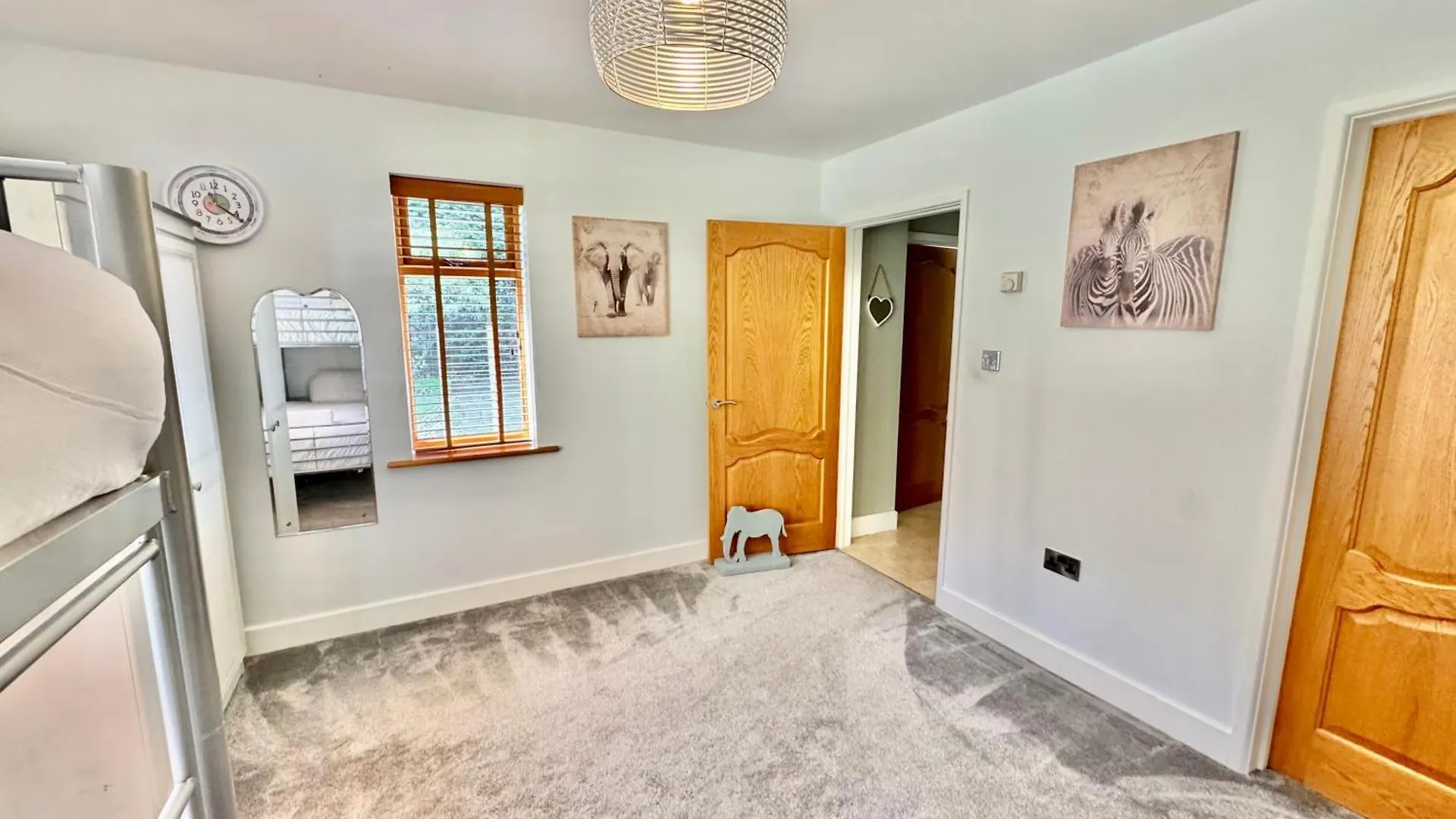 Serene Retreat - Hot Tub - Pool Table - Close To New Forest And Bournemouth Beach - Sleeps 12 Hurn Holiday home