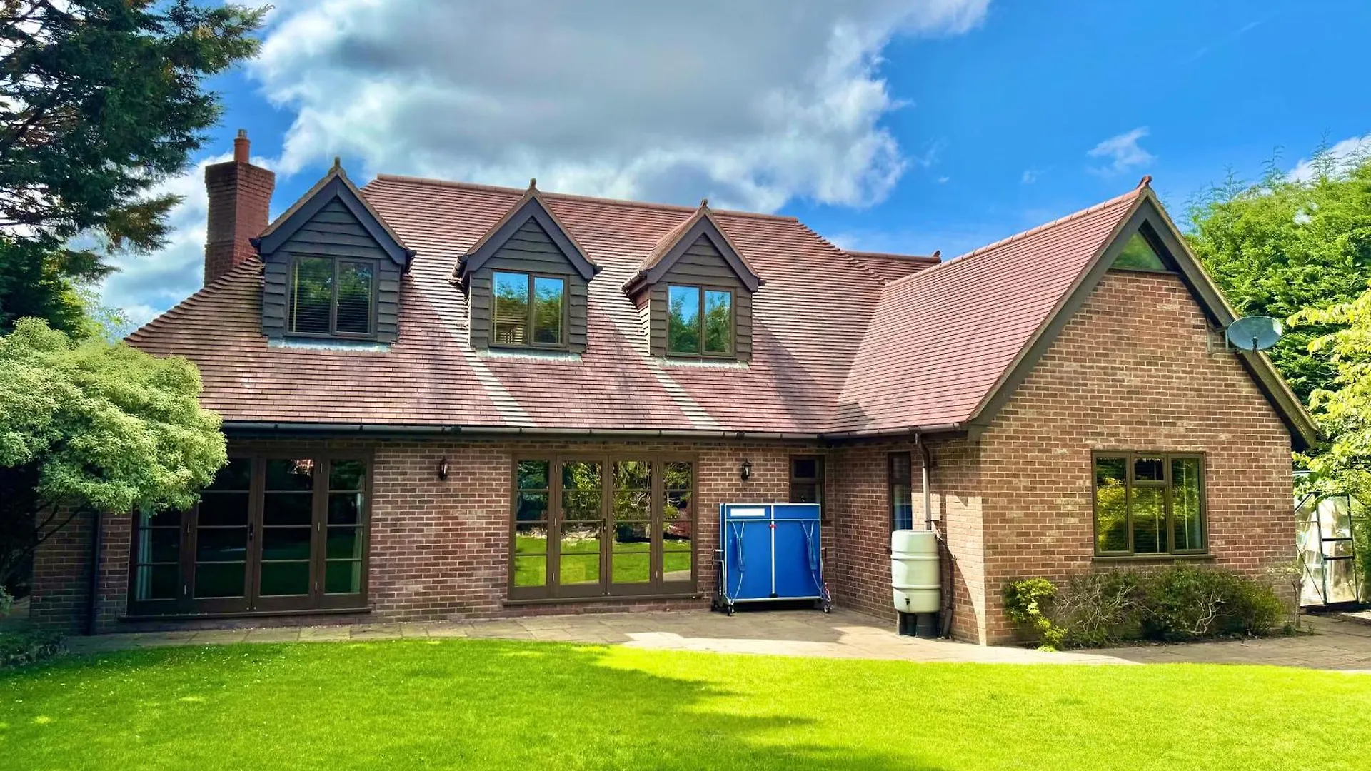 Serene Retreat - Hot Tub - Pool Table - Close To New Forest And Bournemouth Beach - Sleeps 12 Hurn 0*,  United Kingdom