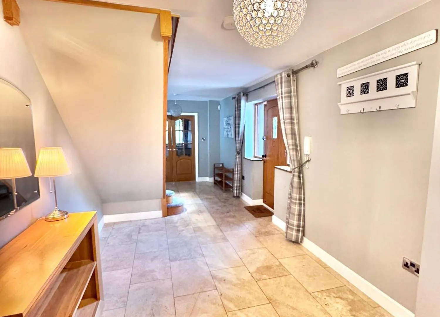 Serene Retreat - Hot Tub - Pool Table - Close To New Forest And Bournemouth Beach - Sleeps 12 Hurn United Kingdom