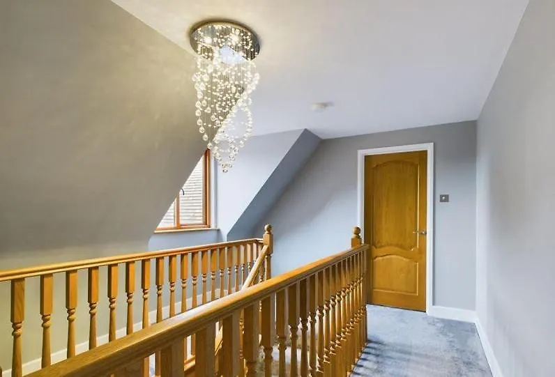 Serene Retreat - Hot Tub - Pool Table - Close To New Forest And Bournemouth Beach - Sleeps 12 Hurn 0*,  Великобритания