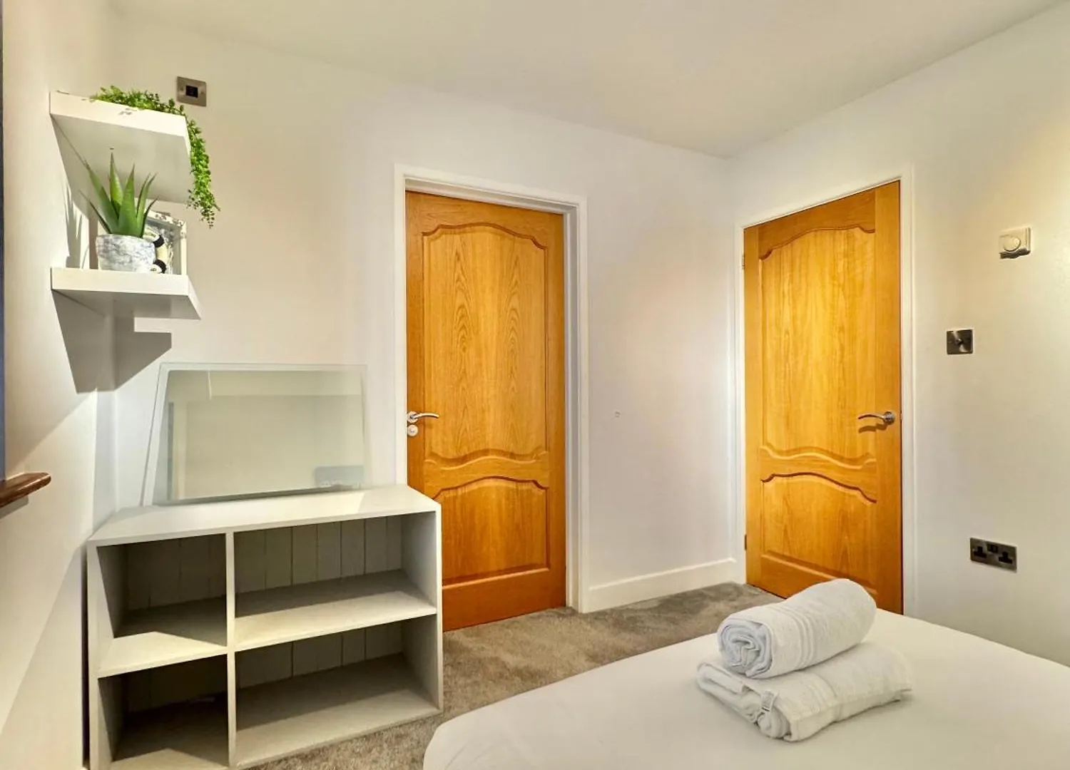 Serene Retreat - Hot Tub - Pool Table - Close To New Forest And Bournemouth Beach - Sleeps 12 Hurn Дом отдыха