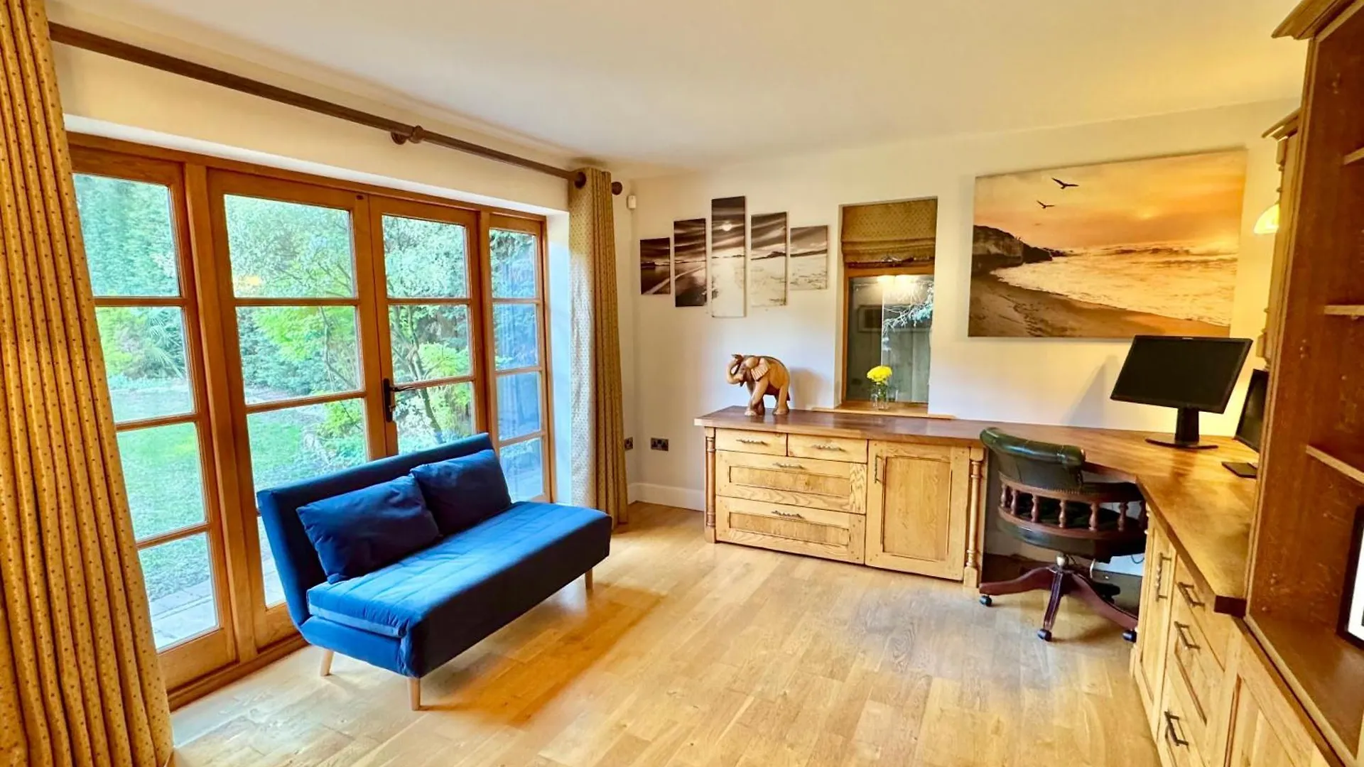 Serene Retreat - Hot Tub - Pool Table - Close To New Forest And Bournemouth Beach - Sleeps 12 Hurn 0*,  Великобритания